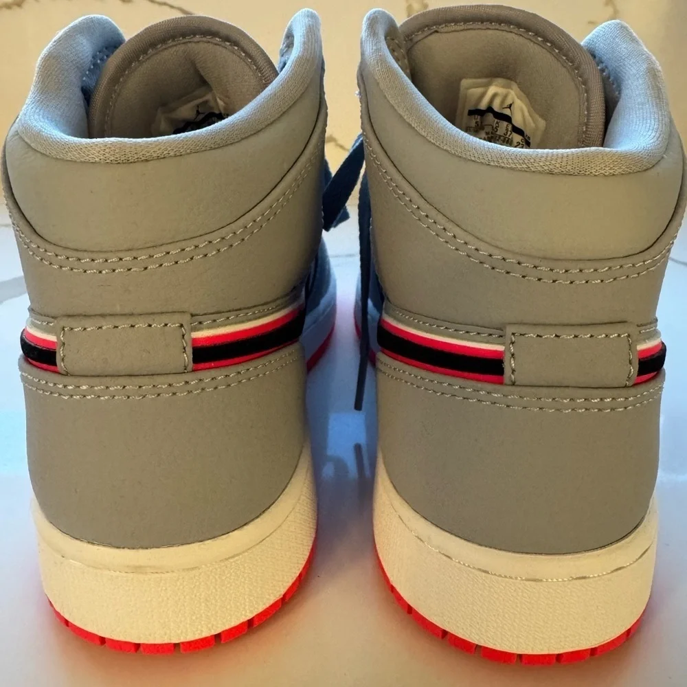 Air Jordan 1 Mid Wolf Grey Racer Pink Black (GS) - 5Y (Womans 6.5)